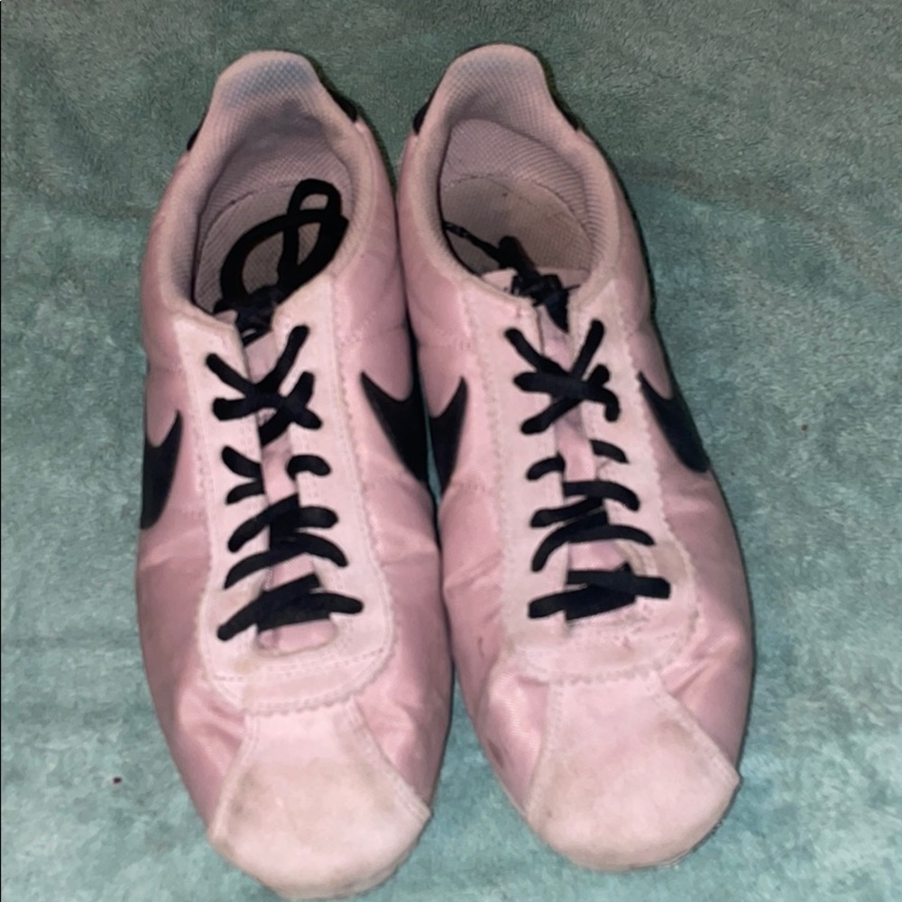 Nike Cortez is salmon pink